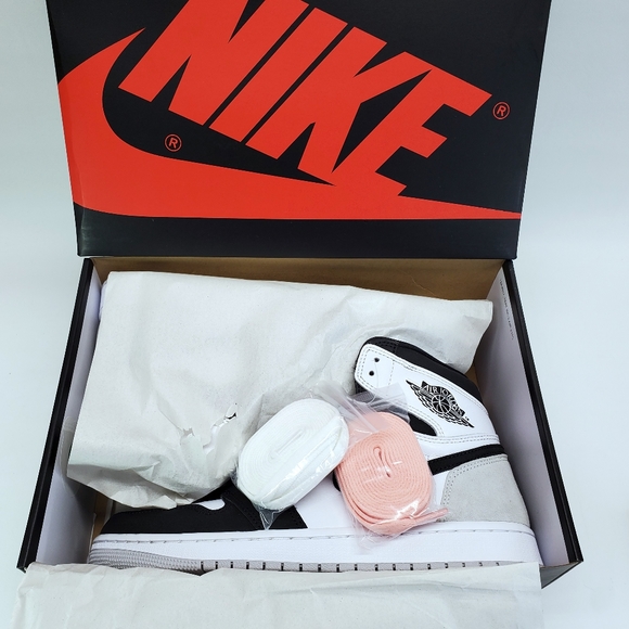 Air Jordan Retro 1 - Picture 9 of 11